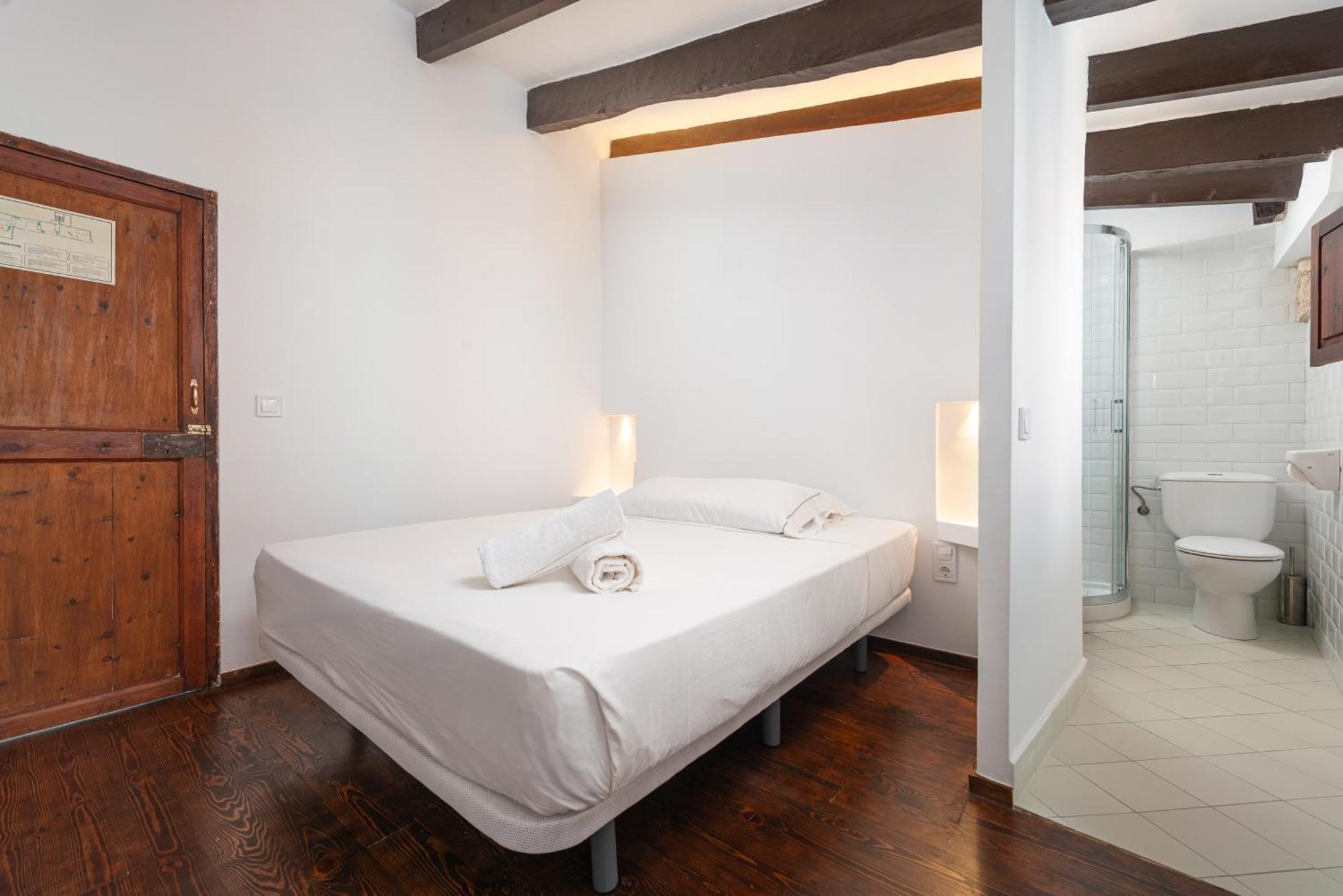 Double Room Private Bathroom